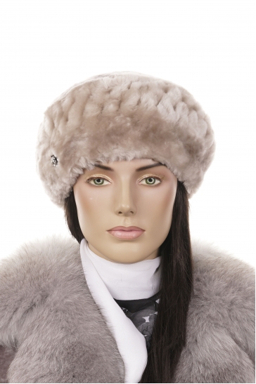 Меховая шапка женская из мутона